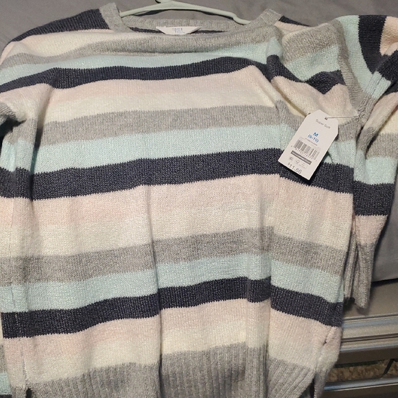 Time and Tru Sweaters - Time and Tru Soft Knit Sweater in Gray and Cream